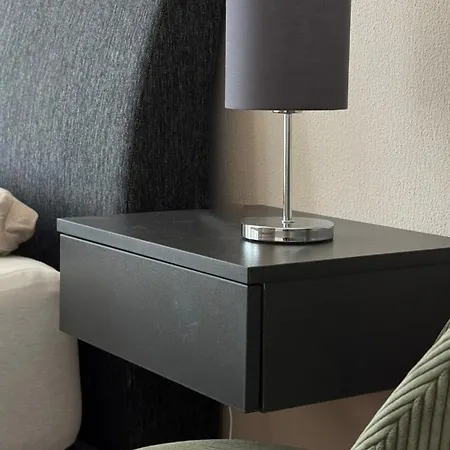 아파트 Reinkommen Und Sich Zuhause Fuehlen, 3 Zimmer, Traumhafter Balkon